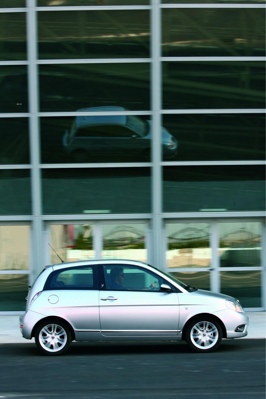  Lancia Ypsilon 2007 года  (фото 34 из 49)
